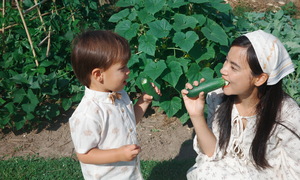 A Vietnamese mother's thriving garden in the US