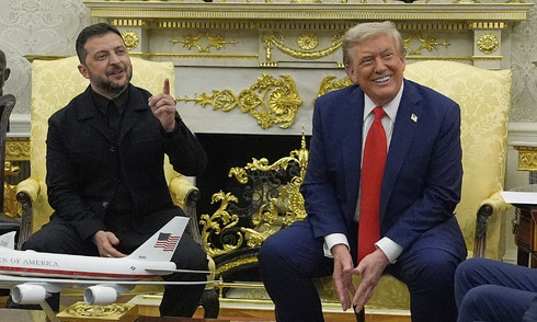 Zelensky jokes about suit at White House