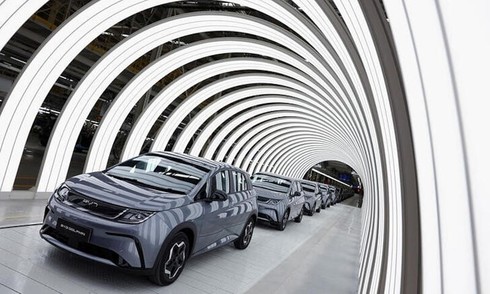 Chinese electric vehicle industry invests heavily overseas