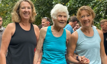 Cụ bà 97 tuổi phá kỷ lục chạy parkrun sau ca mổ tim