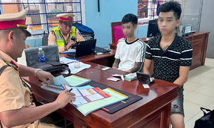Two men test positive for drugs after leading police on a car chase through Da Nang