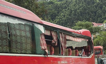 One dead in Lao Cai bus collision