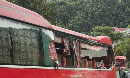 One dead in Lao Cai bus collision