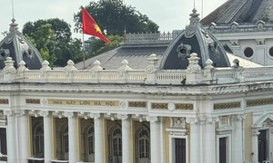 Crowds gather for free tickets to national day concert