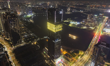 Saigon Marina IFC lights up with LED show during grand opening concert