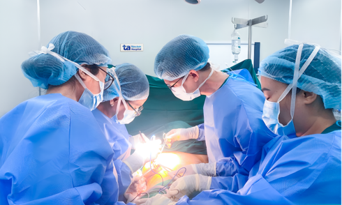 Dual surgery addresses breast ptosis and excess abdominal skin