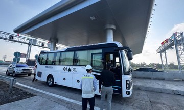 Hàng loạt xe chạy 'nhầm' vào cầu Nhơn Trạch
