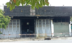 Fatal fire destroys six cars in Ninh Binh garage