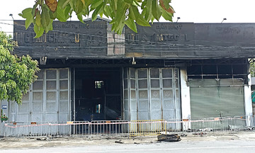 Thợ sơn tử vong, 6 ôtô bị thiêu rụi trong gara