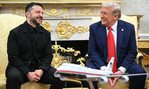 Ukrainian veteran's golf club gifted to President Trump