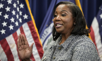 Fed governor resists Trump's resignation call