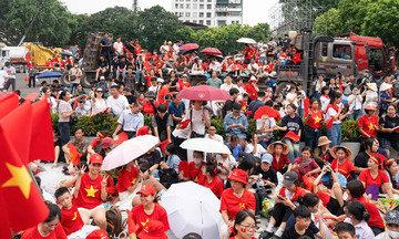 Crowds gather in Hanoi to witness national day parade rehearsal