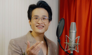 Ha Anh Tuan sings about the national flag