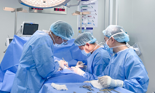 Man undergoes surgery for enlarged breasts