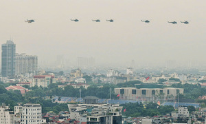 Helicopters and fighter jets rehearse over Ba Dinh square