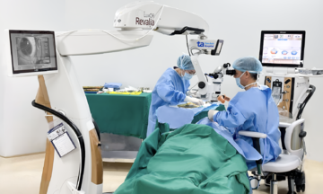 Cataract surgery restores teen's vision after childhood accident