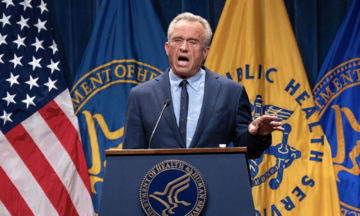 750 US health workers urge health secretary to stop spreading misinformation