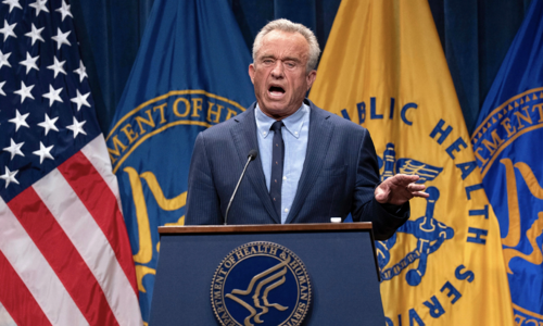 750 US health workers urge health secretary to stop spreading misinformation