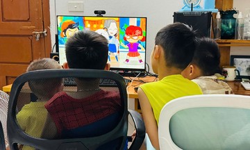 Parents scramble as Hanoi students get unexpected days off for parade rehearsals
