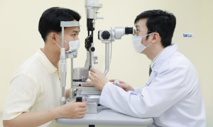 Who is at risk for cataracts?