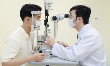 Who is at risk for cataracts?