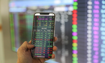 Company executives increase stock trading as market rises