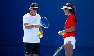 Why is Raducanu working with Nadal's former coach?
