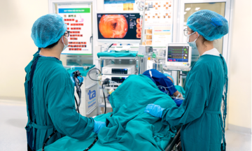 Should benign colon polyps be removed early?
