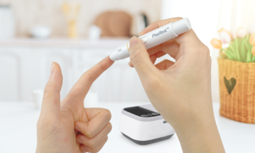 Checking 4 blood lipid levels at home with the PixoTest Vision device