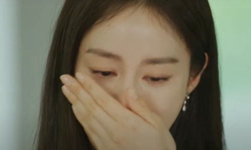 Kim Tae Hee tears up over motherhood struggles