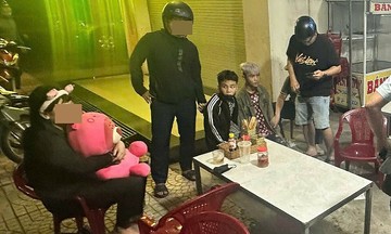 Teenage girl rescued from karaoke bar after ransom demand