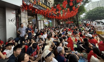 Hanoi residents open their doors to strangers for national day parade
