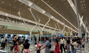 Tan Son Nhat airport sees passenger surge during national day holiday
