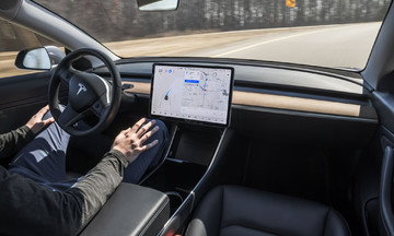 Tesla investigated for delayed accident reporting