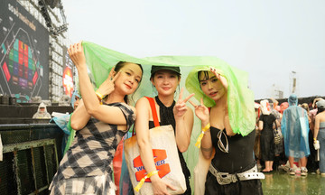 Fans queue for over 12 hours to cheer on idols at 8Wonder