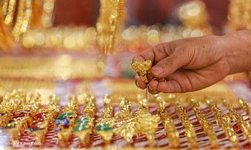 Jewelry store employee scams owners out of 3 billion VND in a single day
