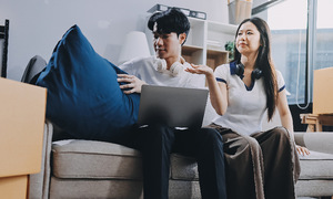 Is hepatitis B contagious through conversation?