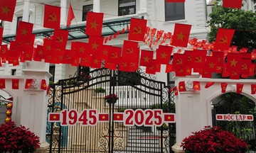 Hanoi streets adorned with flags for National Day