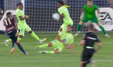 Controversial penalty call against Barca