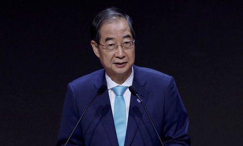 South Korean prosecutors seek arrest warrant for former prime minister