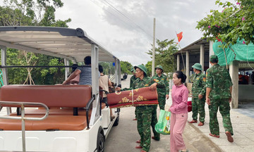 Nearly 400 people on Con Co island shelter from typhoon