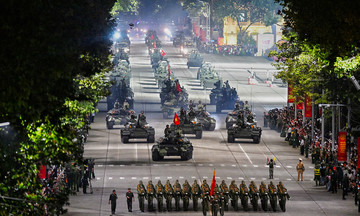 Second rehearsal for national day parade held in Hanoi