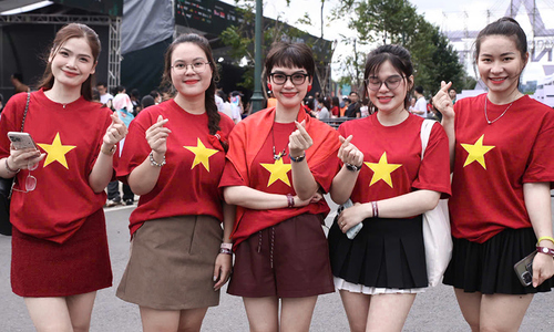 Thousands await 'Stars join the army' concert