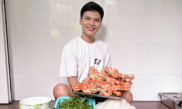 Southern Vietnam man treats construction workers to lobster, king crab feasts