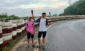 Mother and sons walk from Dien Bien to Hanoi for parade