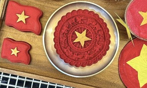 National flag-themed mooncakes a hit this Mid-Autumn Festival