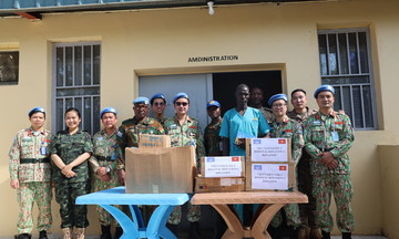 Vietnamese peacekeepers provide medical care to inmates in South Sudan