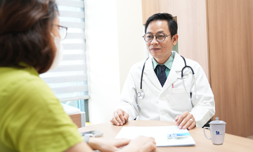 Is hepatitis B transmitted through food and drink?