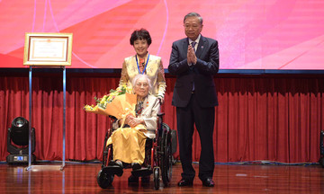 Party general secretary bestows hero of labor title upon Nguyen Thi Binh