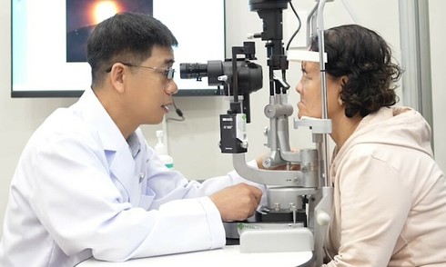 Caring for aging parents' eyesight